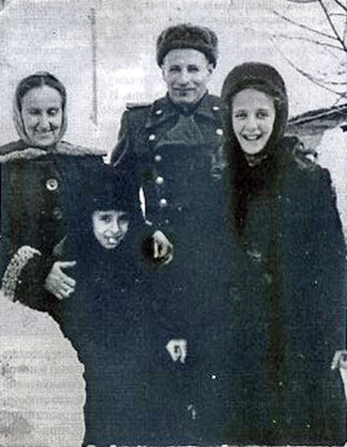  Семья М. З. Гордона. Сахалин, 1955 